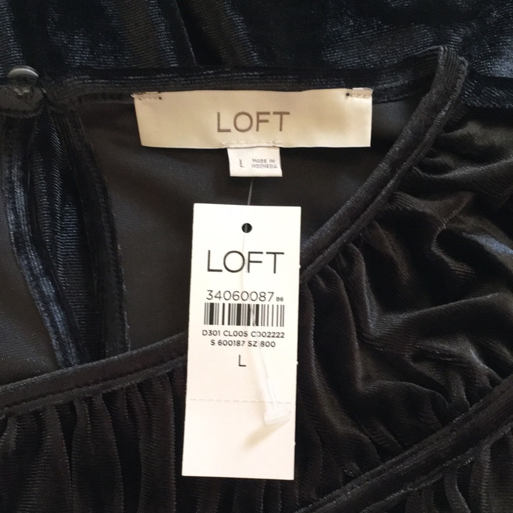 LOFT | Ruched Velvet Top Solid Black - Picture 9 of 11